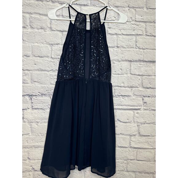 Lulu’s Navy Lace Bodice Chiffon Skirt Halter Short Dress Lace Racerback SZ SMALL - Picture 3 of 3